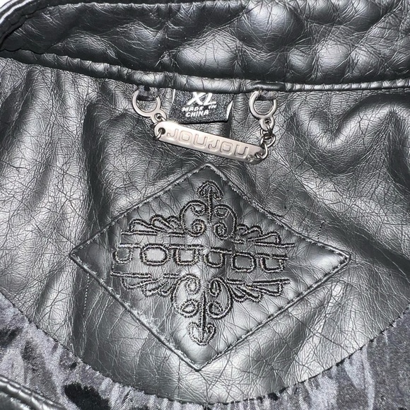 Women’s black moto type jacket. Double lined. Working zipper pockets - Picture 5 of 10